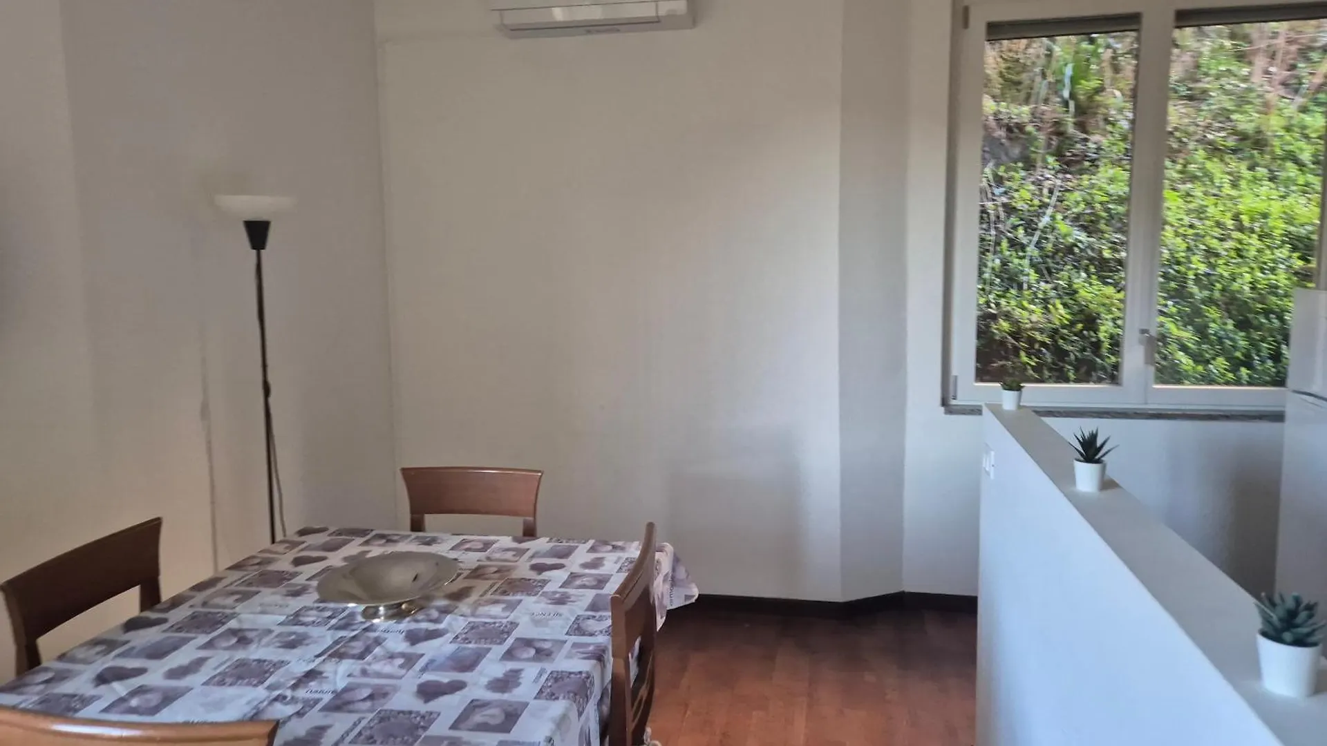 Como City Apartments 0*,